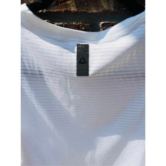 Reebok white sports top size small new without tag no flaws in excellent conditi - Picture 5 of 8